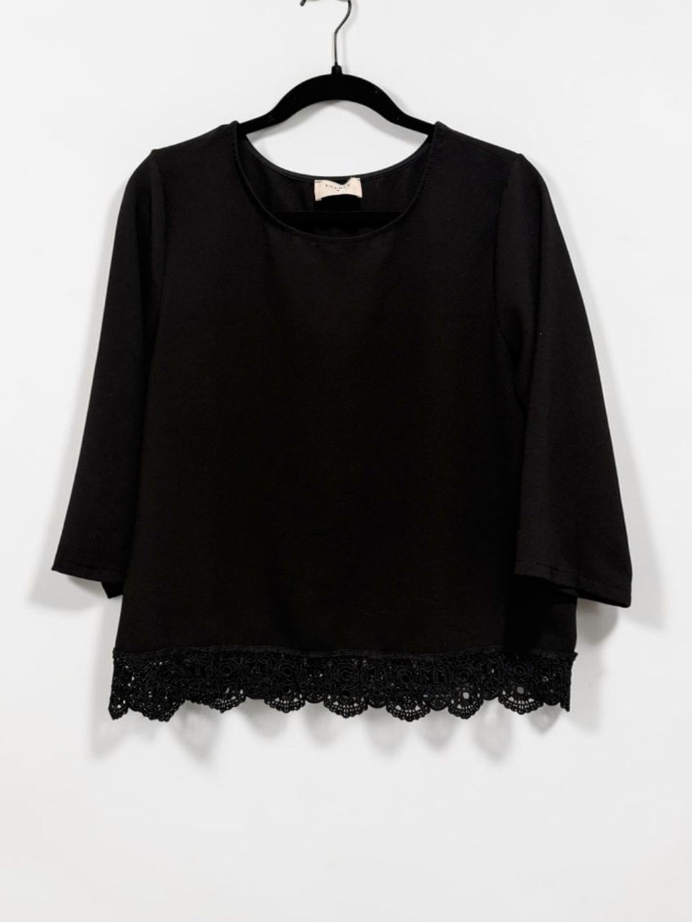 Everly Black 3/4 Sleeve Top Lace Hem Blouse Size Large